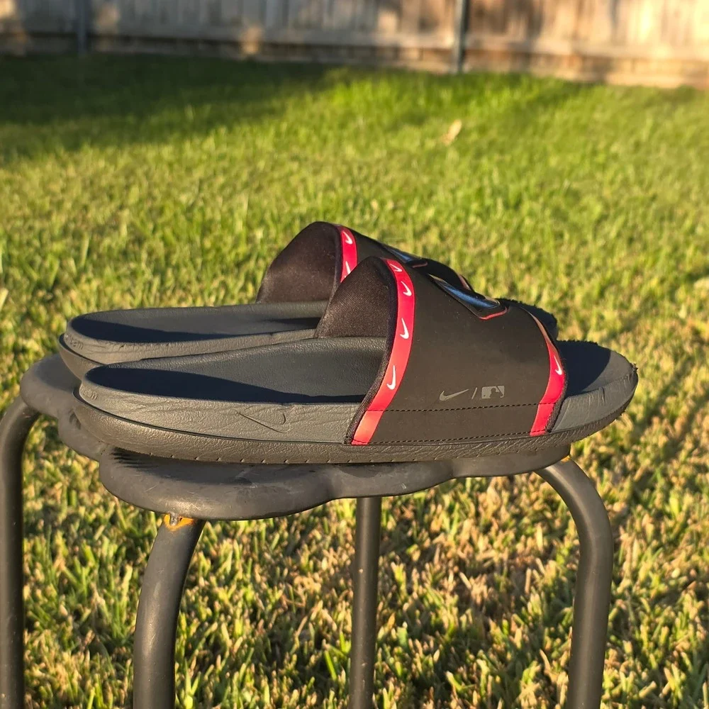 Nike Offcourt MLB Cincinnati Reds Slides Mens Black Red Revive Foam Sandals